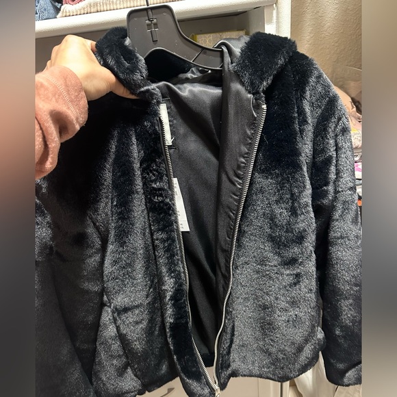Abercrombie Faux Fur jacket with hoodie - Picture 4 of 5